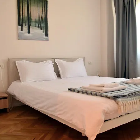 Apartment Mony